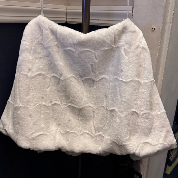 Cream Faux Fur Wrap - Picture 3 of 3